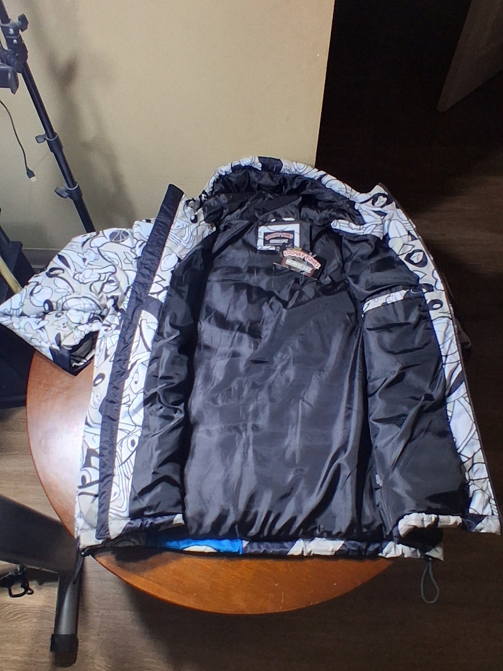 New Warner Bros. Looney Tunes Members Only Jacket - Black, White, Red - Picture 5 of 8